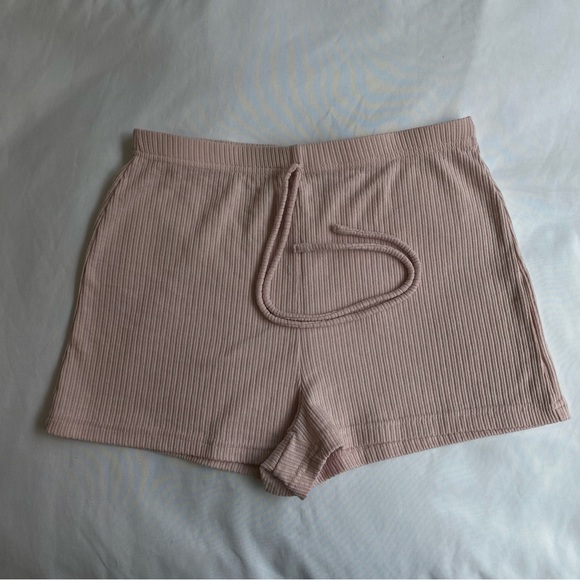 Light pink ribbed lounge shorts - Picture 4 of 7